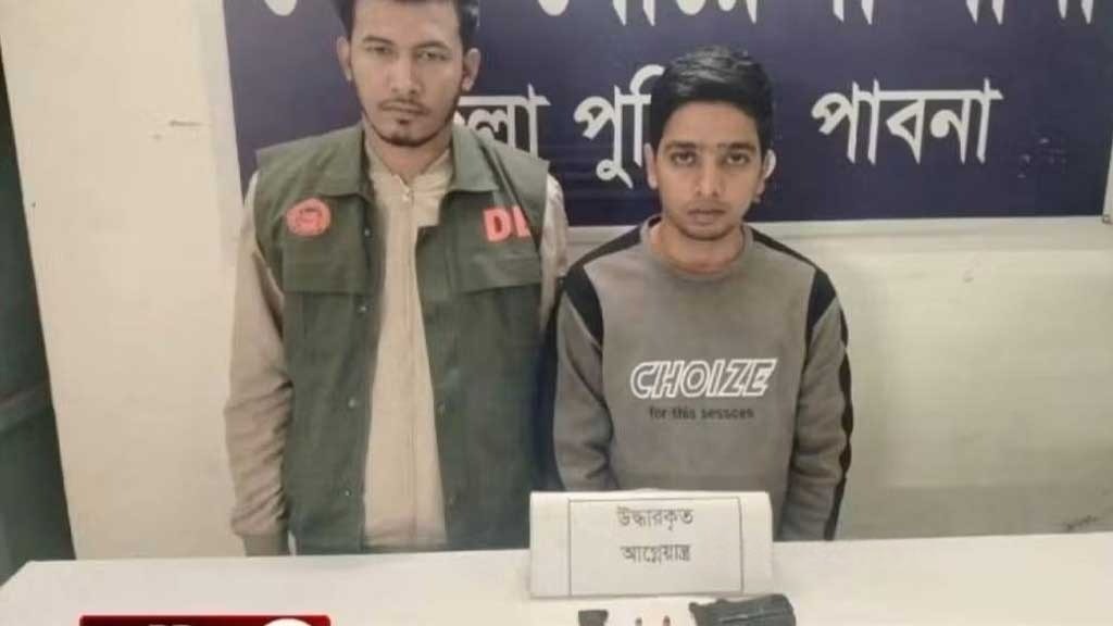 পাবনায় বিএনপি-জামায়াত সংঘর্ষ: অস্ত্রসহ ছাত্রশিবির কর্মী গ্রেপ্তার